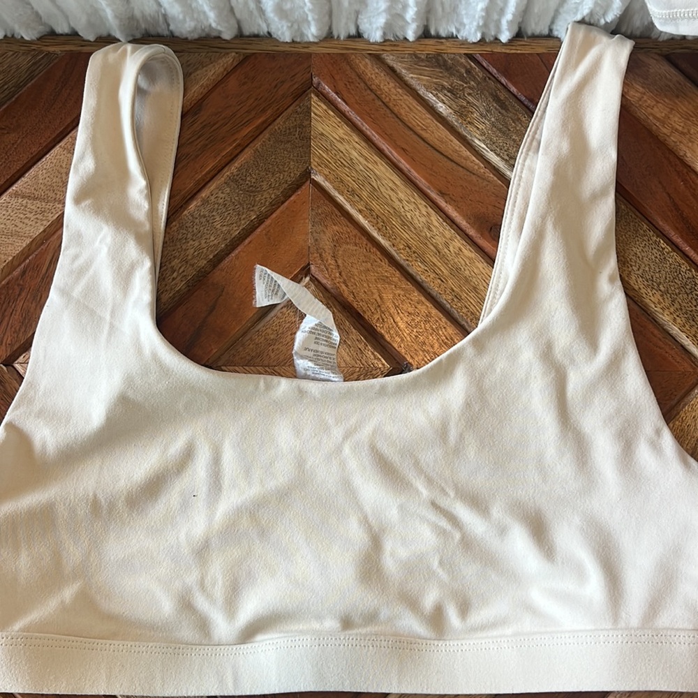 Fabletics cream set - Picture 2 of 4